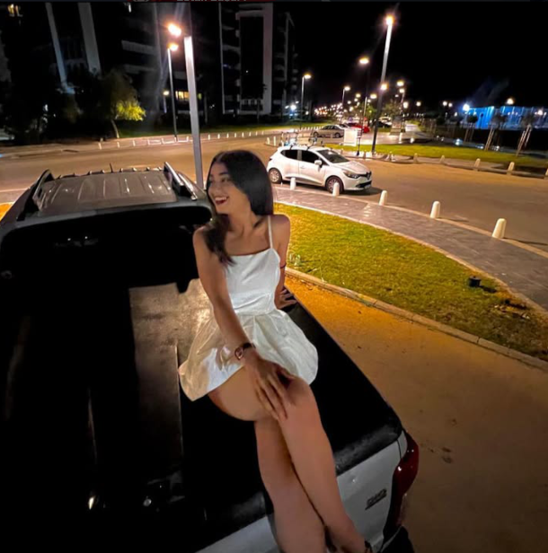 Beyaz Tenli Escort Bayan